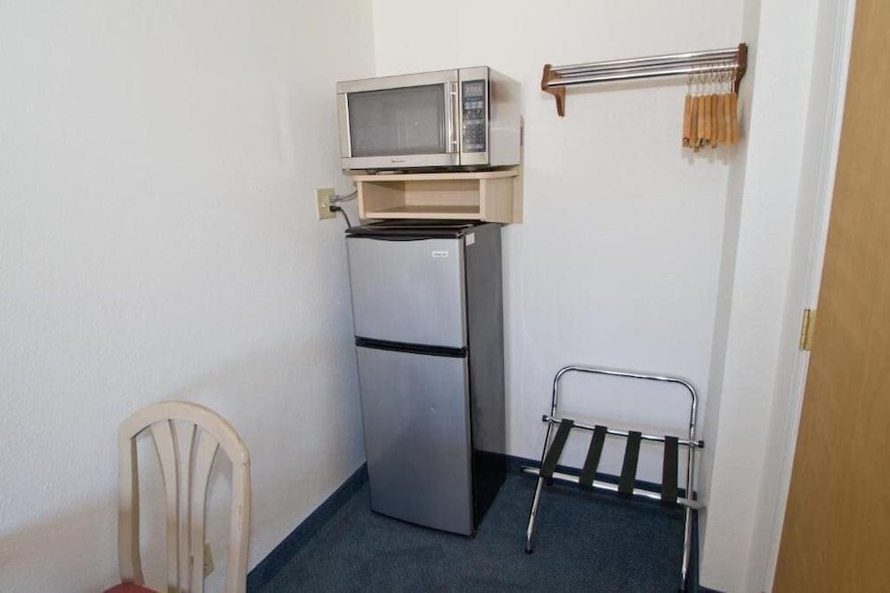 Brooks Street Motor Inn