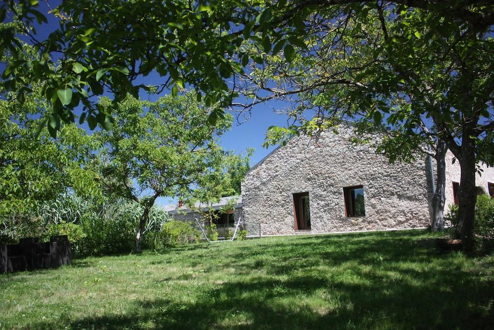 Acquavilla House