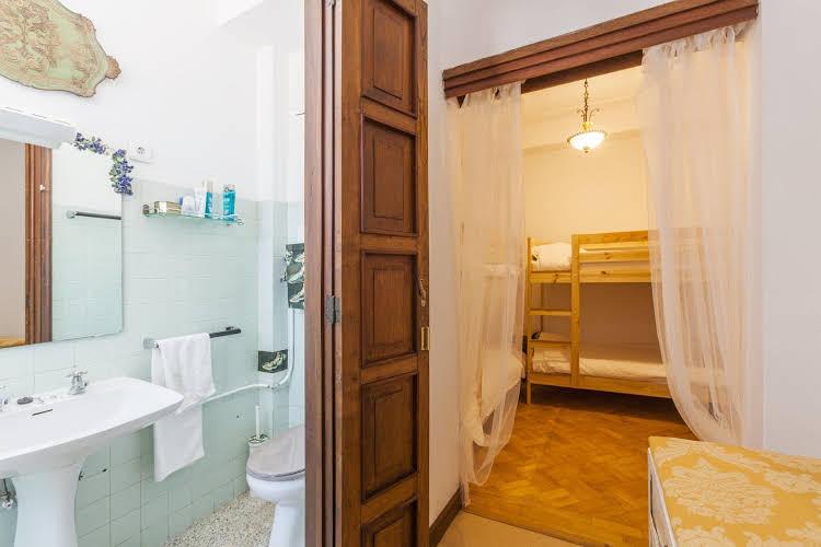 Collector's Hostel & Guest House