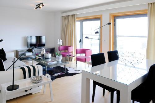 Panoramic Living