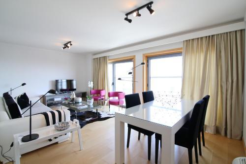 Panoramic Living