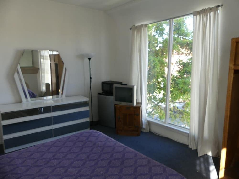 Wilshire Orange Hotel