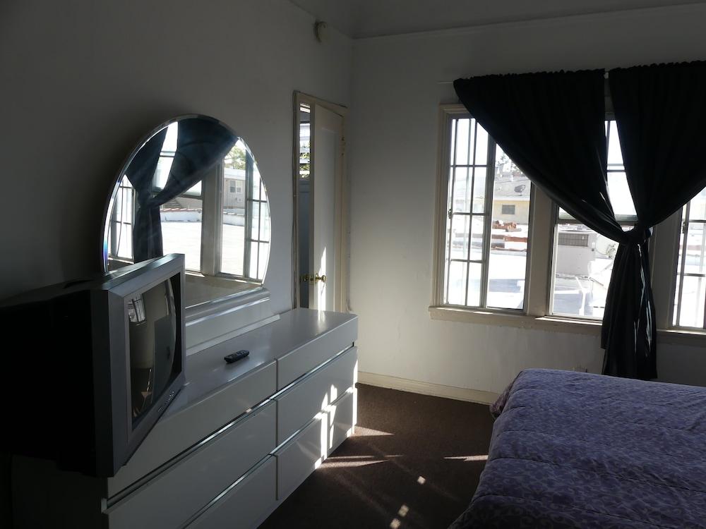 Wilshire Orange Hotel