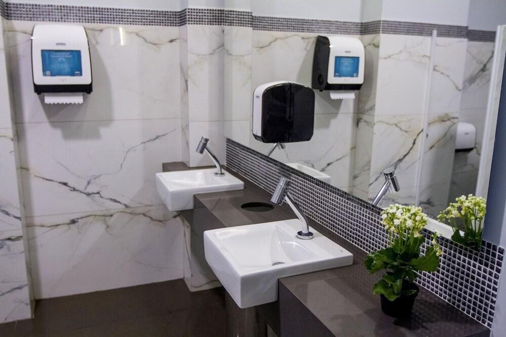 Fratele Business Hotel