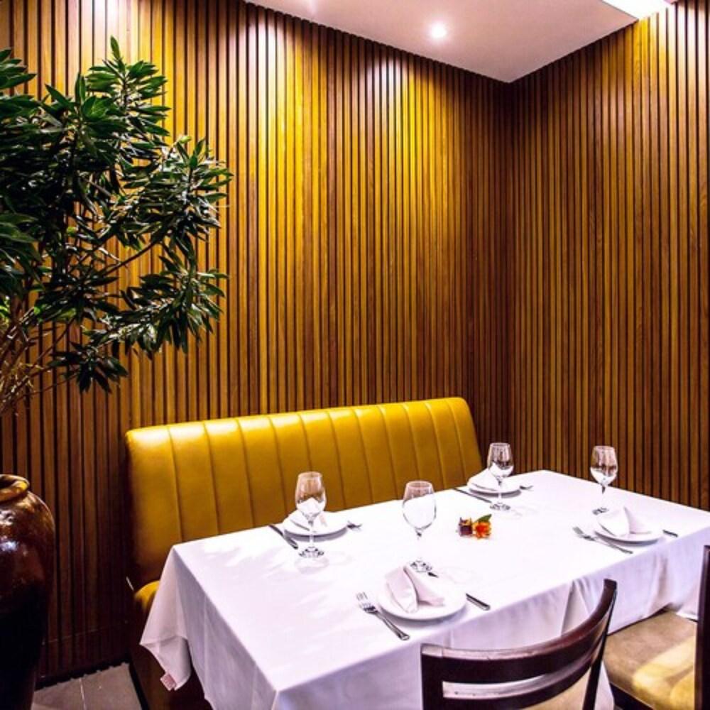 Fratele Business Hotel
