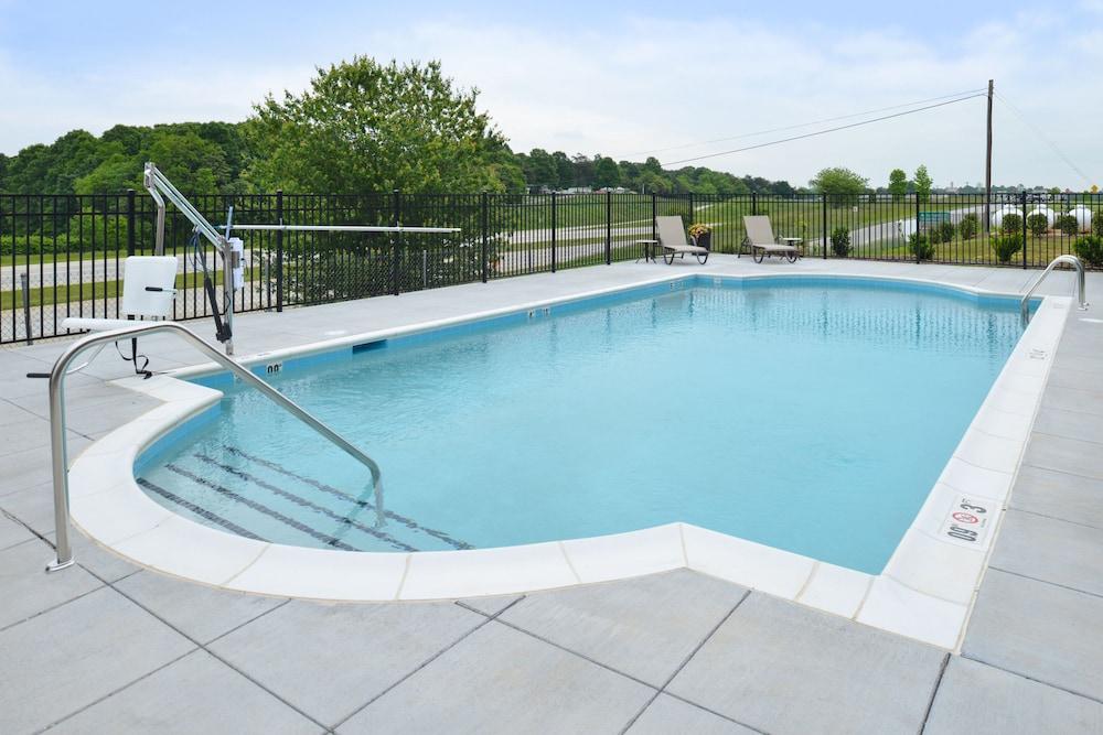 Appomattox Inn and Suites