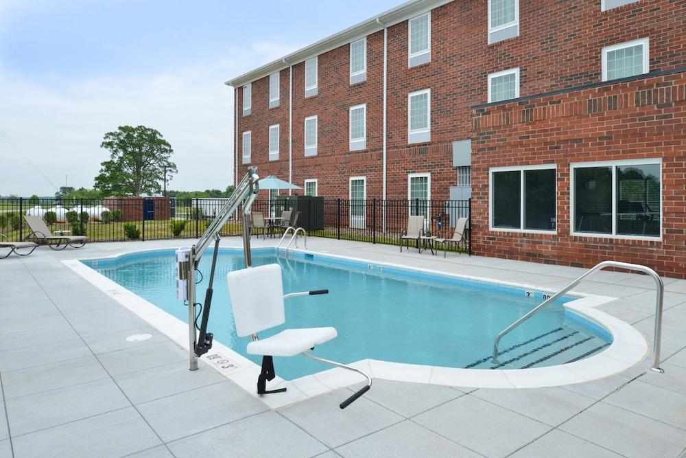 Appomattox Inn and Suites