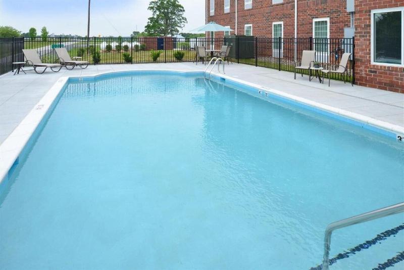 Appomattox Inn and Suites