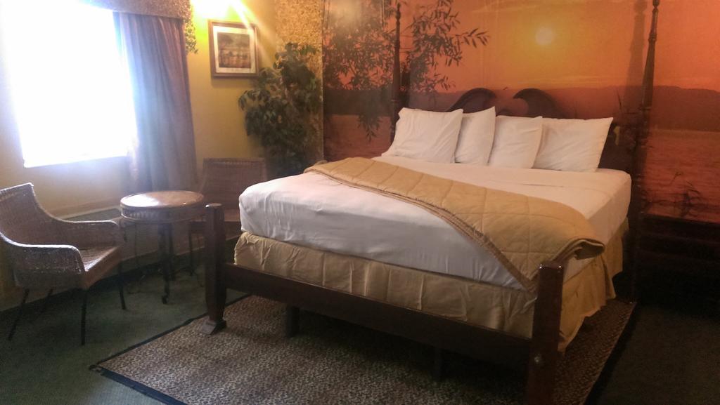 Naugatuck Motor Lodge