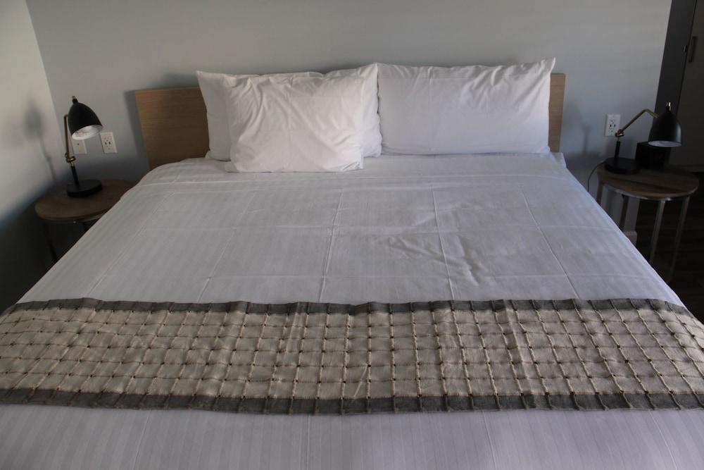 El Royale Hotel