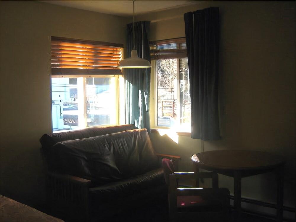 Murphy's Alaskan Inn