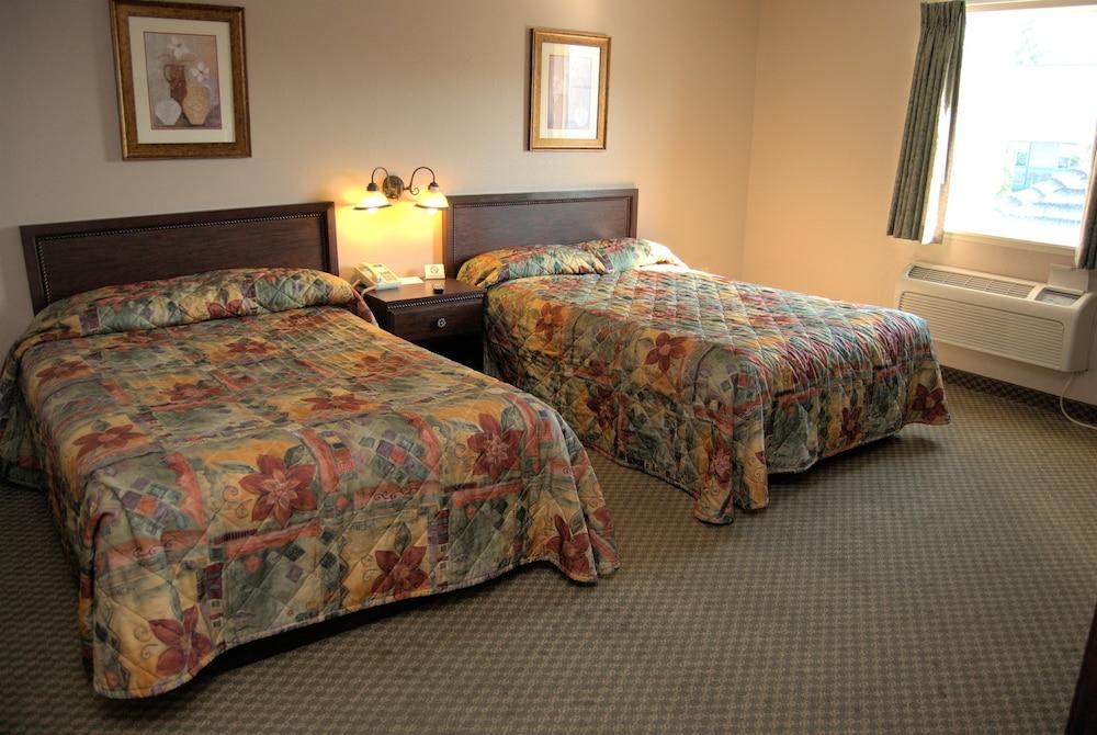 Commodore Resort Hotel
