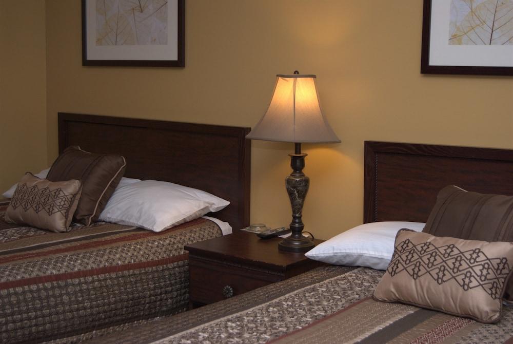 Commodore Resort Hotel