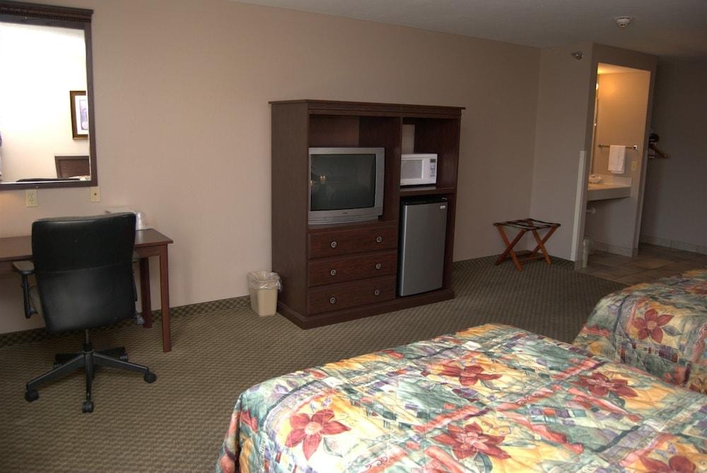 Commodore Resort Hotel