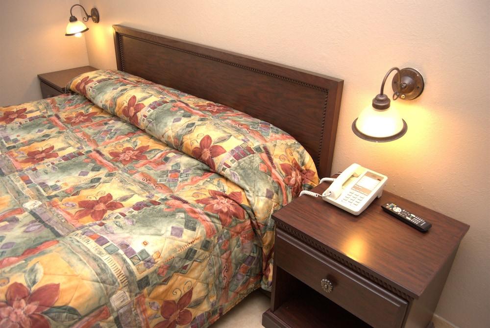 Commodore Resort Hotel