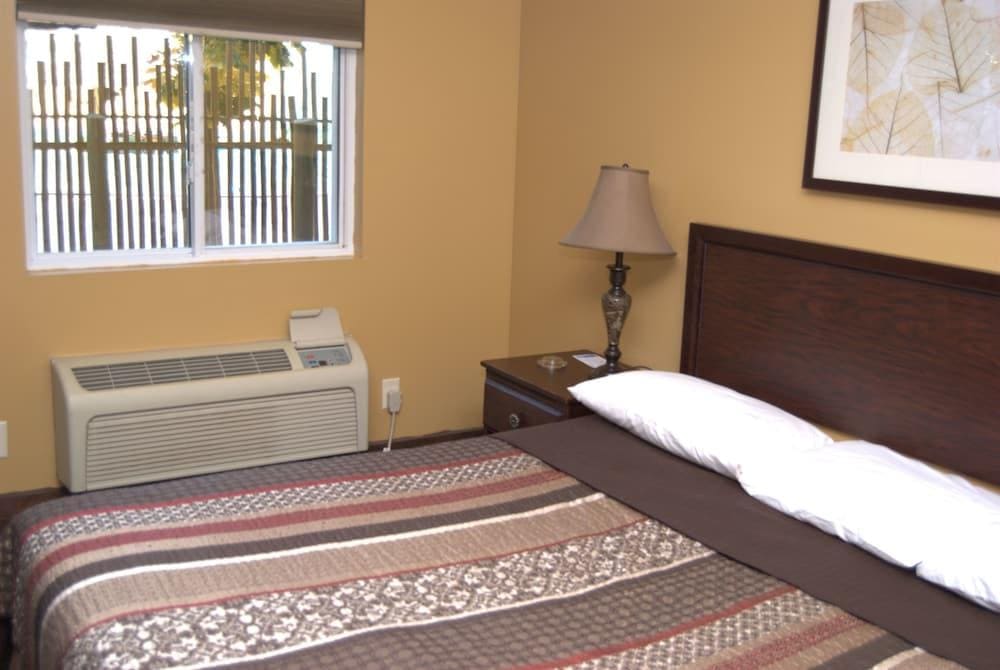 Commodore Resort Hotel