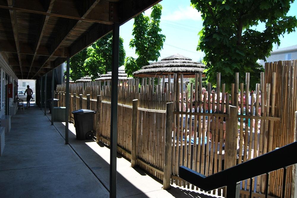 Commodore Resort Hotel
