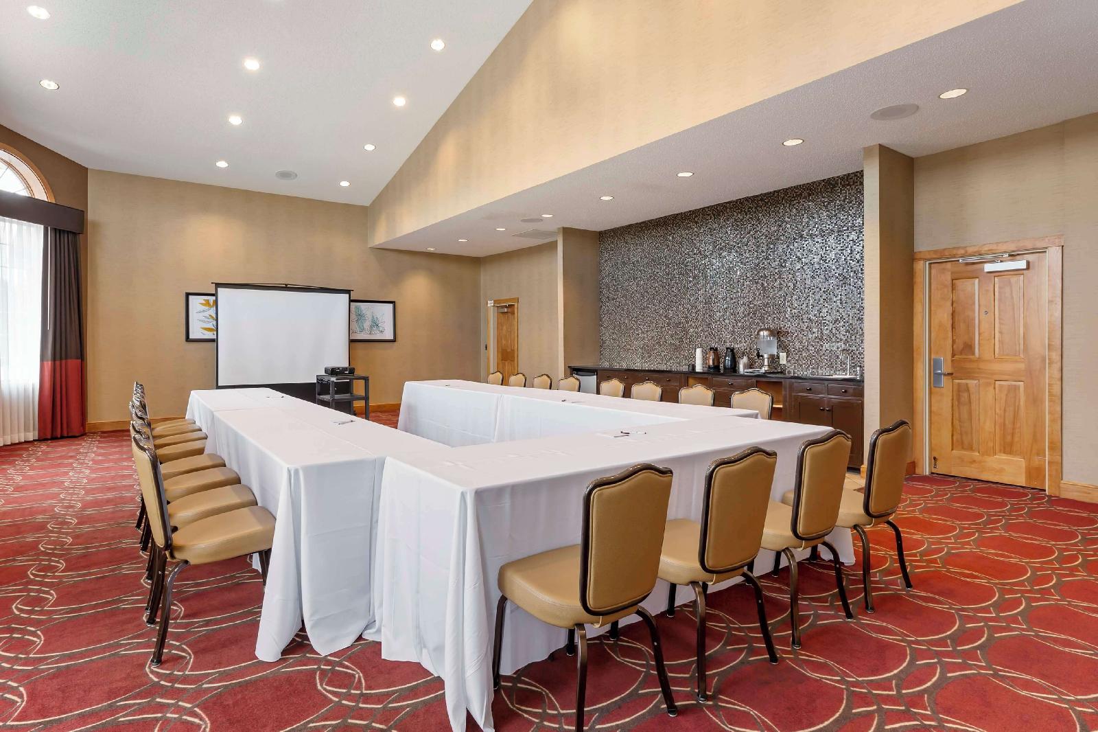Best Western Plus Dutch Haus Inn and Suites