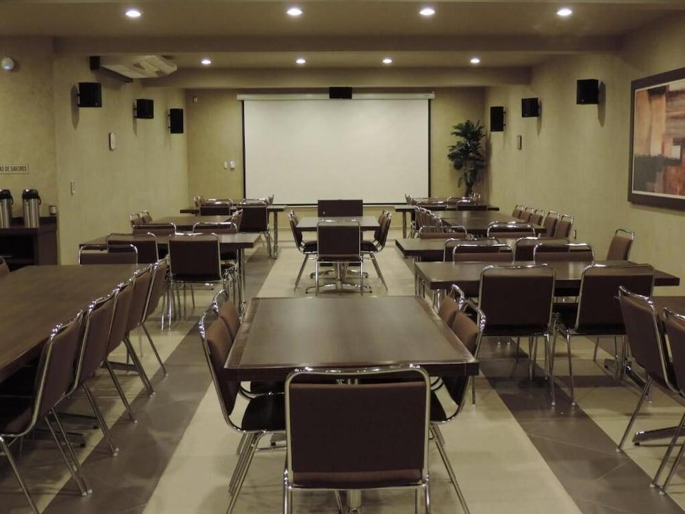 Layfer Express and Hotel Inn Cordoba