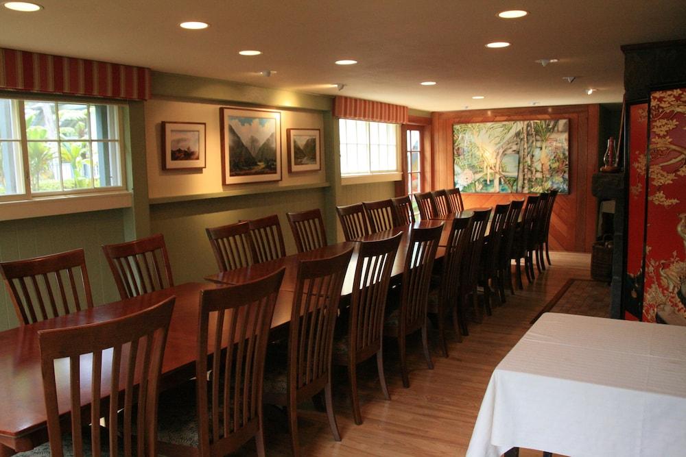 Kilauea Lodge