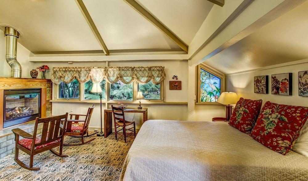 Kilauea Lodge