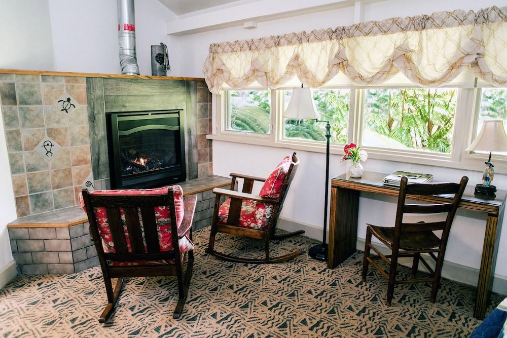 Kilauea Lodge