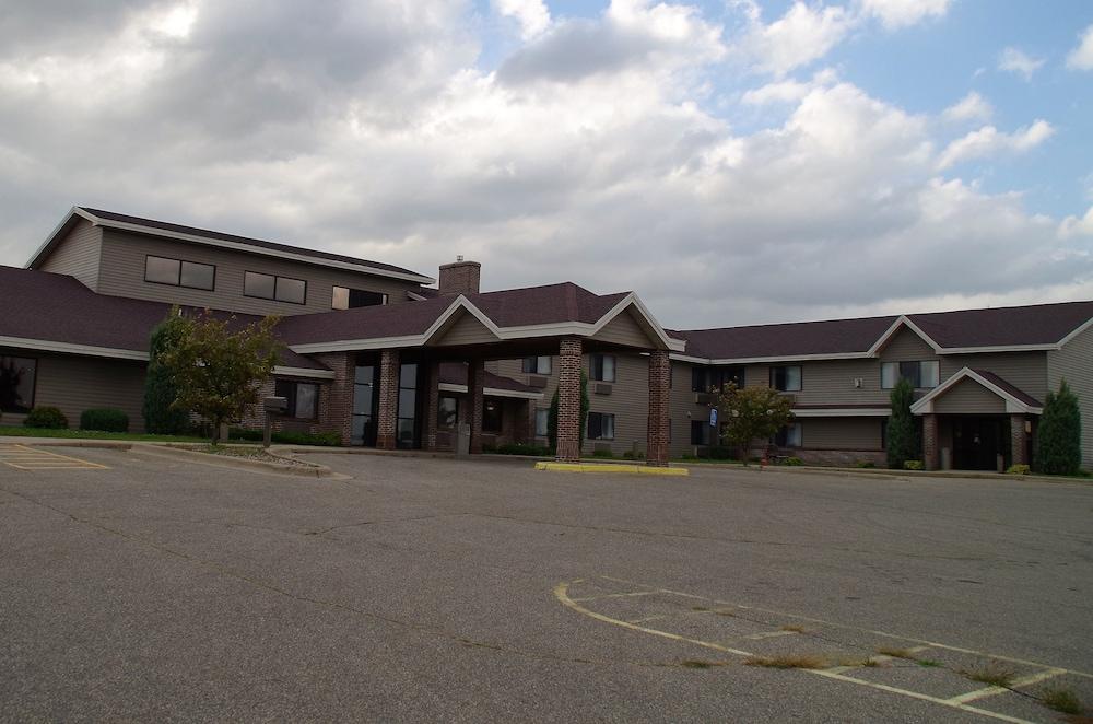 GrandStay Madelia