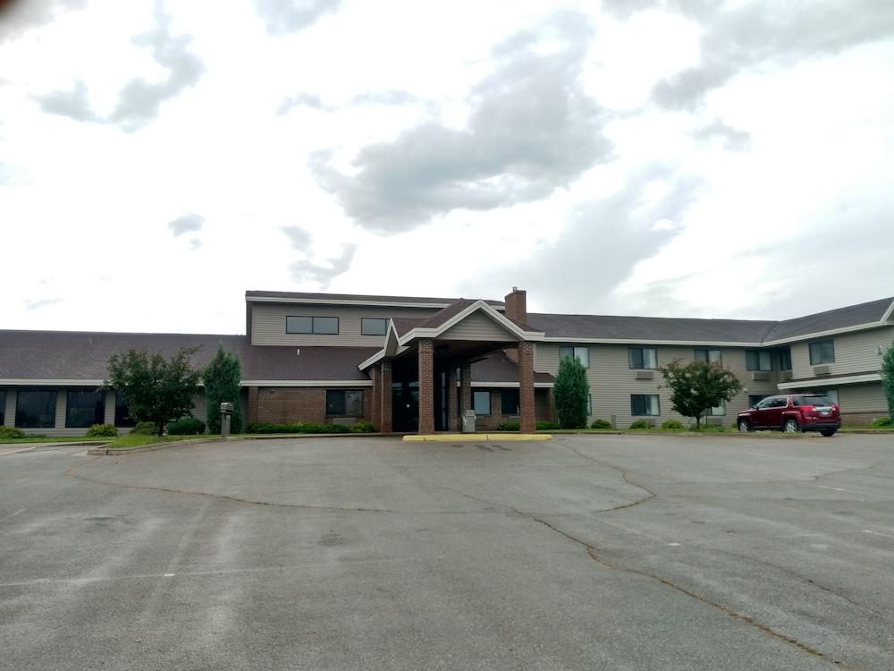 GrandStay Madelia