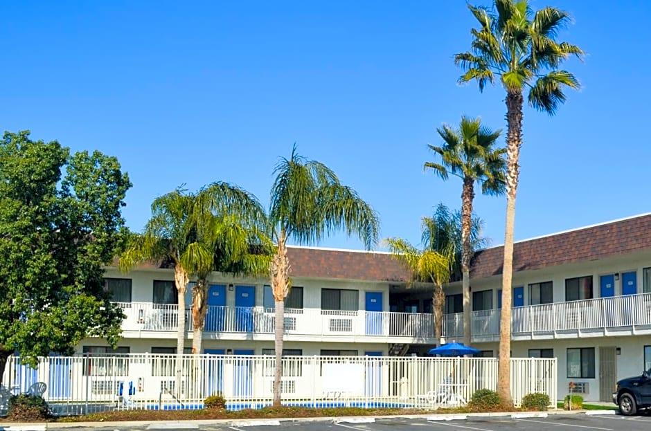 Motel 6 Lost Hills
