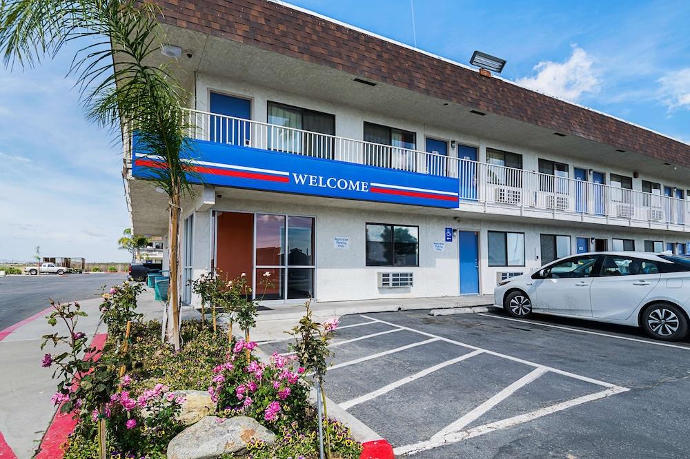 Motel 6 Lost Hills