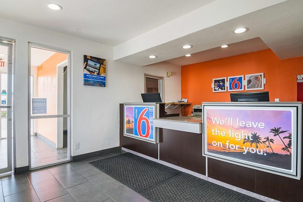 Motel 6 Lost Hills