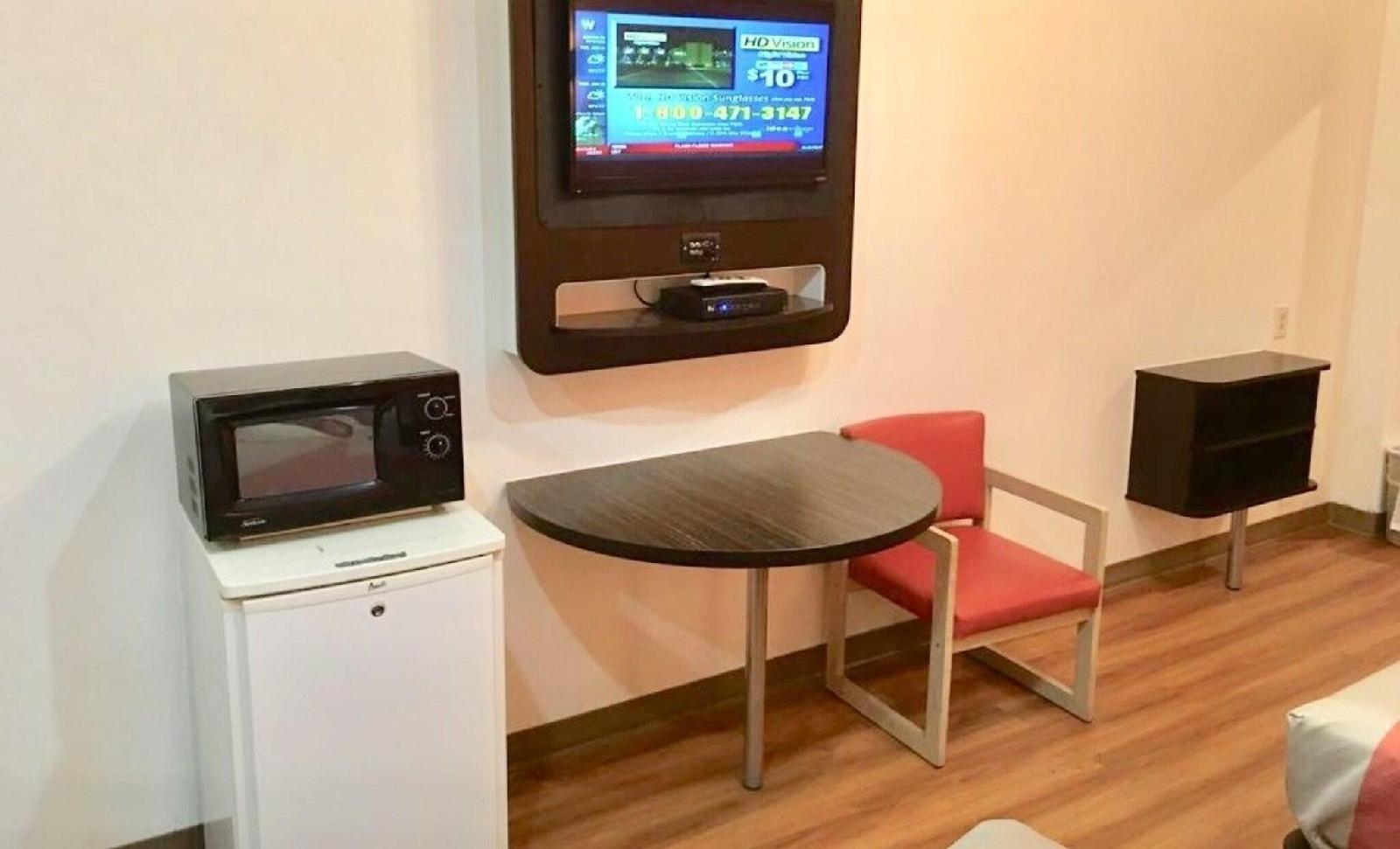 Motel 6 Globe