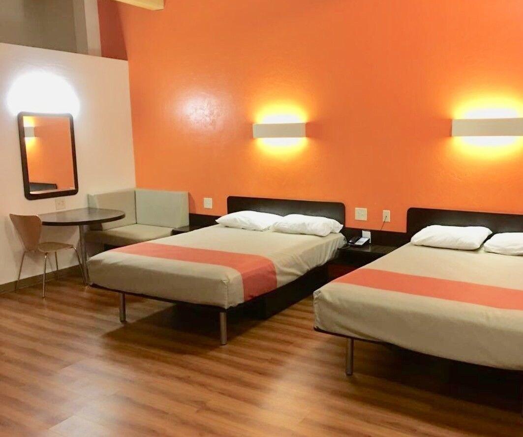 Motel 6 Globe
