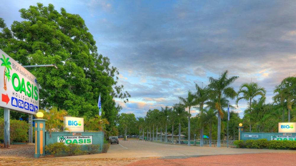 Aussie Outback Oasis Cabin & Van Village