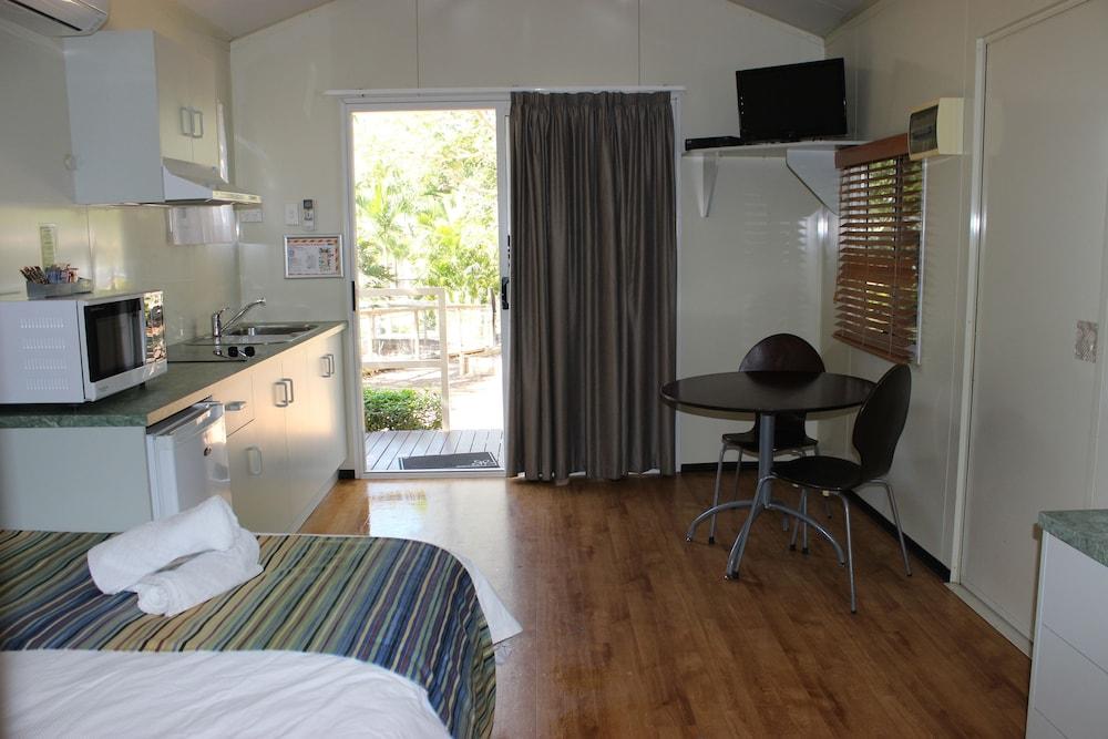 Aussie Outback Oasis Cabin & Van Village