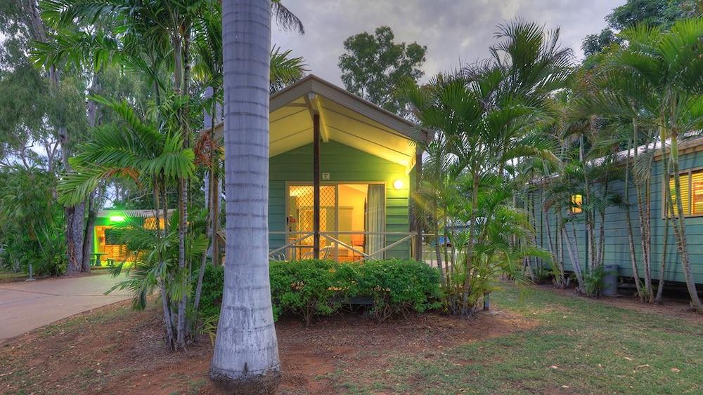 Aussie Outback Oasis Cabin & Van Village