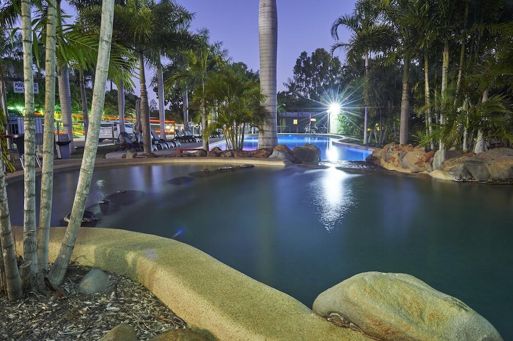 Aussie Outback Oasis Cabin & Van Village