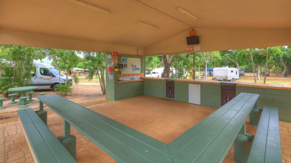 Aussie Outback Oasis Cabin & Van Village