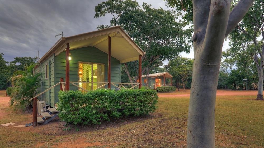 Aussie Outback Oasis Cabin & Van Village