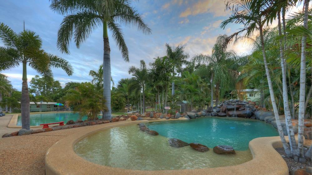 Aussie Outback Oasis Cabin & Van Village