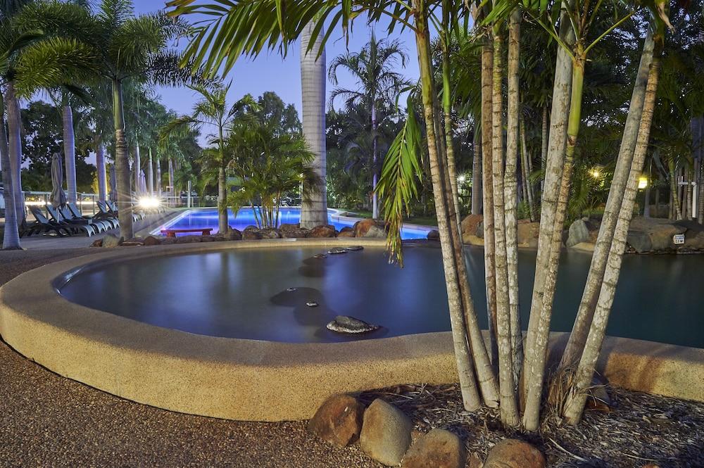 Aussie Outback Oasis Cabin & Van Village