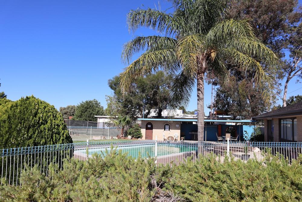 Capri Motel
