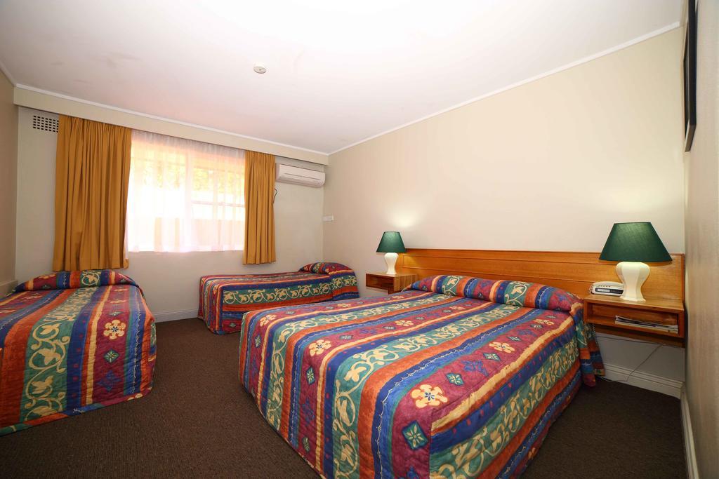 Country Gardens Motel