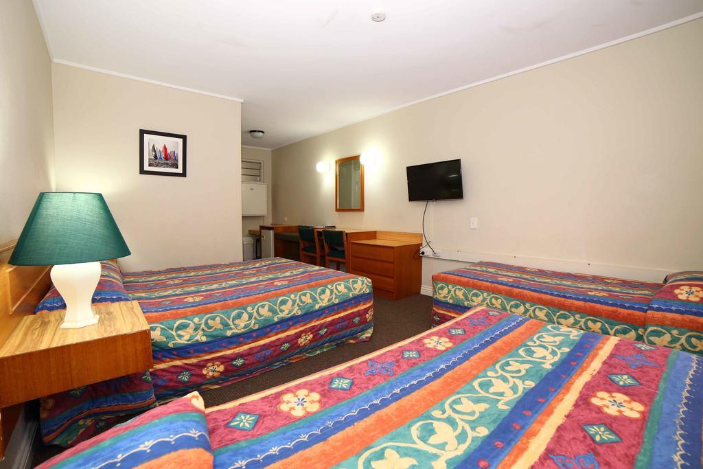 Country Gardens Motel