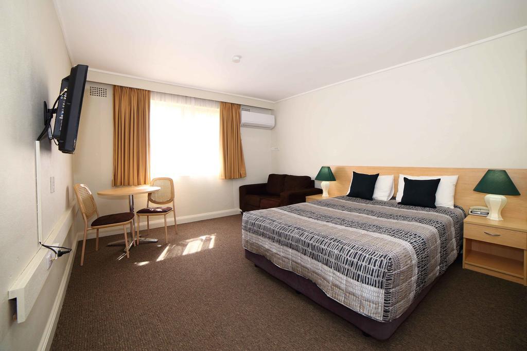 Country Gardens Motel