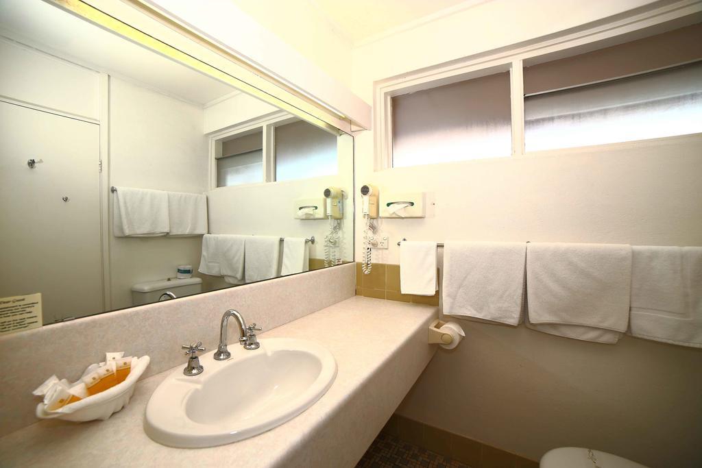 Country Gardens Motel