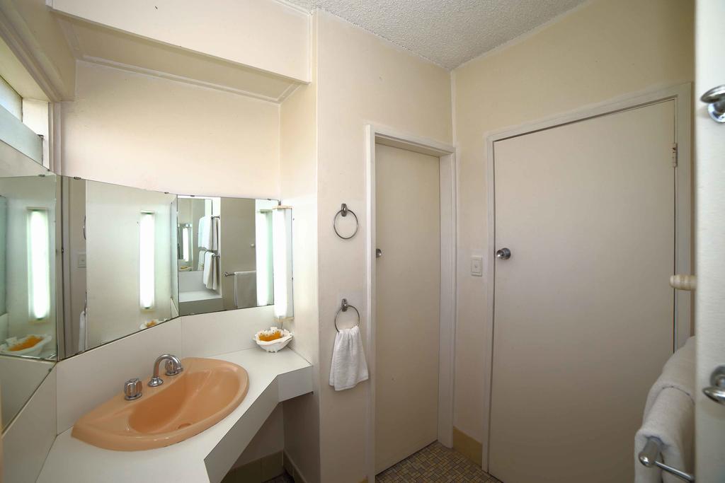 Country Gardens Motel