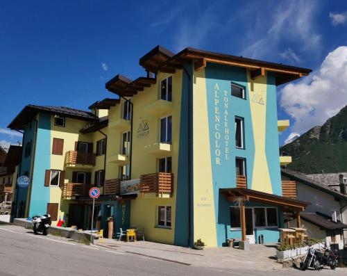 Alpen Color Tonale Hotel