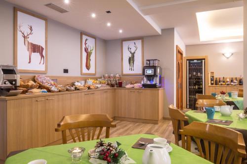 Alpen Color Tonale Hotel