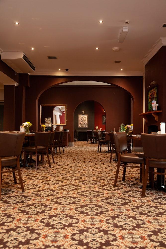 Royal Hotel